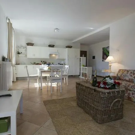Sleeps 4 Lejlighed Varenna