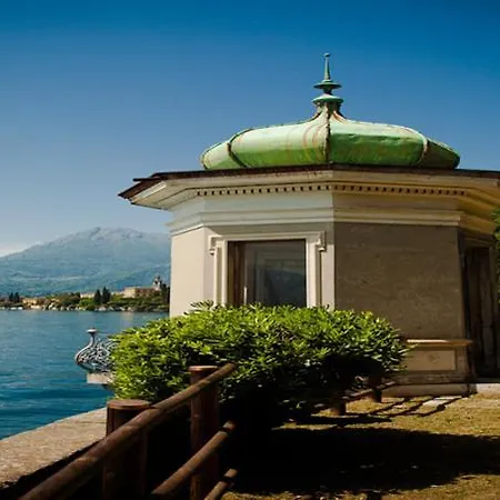 Sleeps 4 *