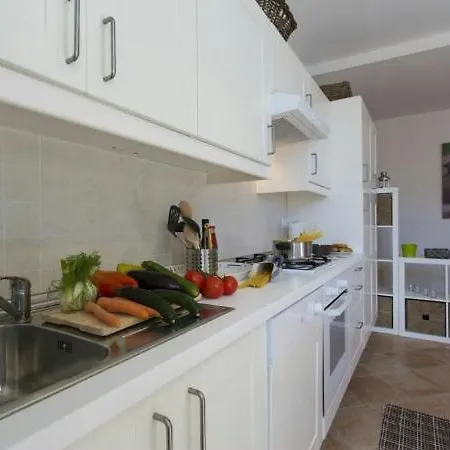 Appartement Sleeps 4 Varenna